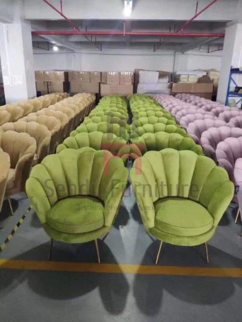 Velvet Single Sofa Chair Pink Color Flower Shape Solid Structure With Armrest