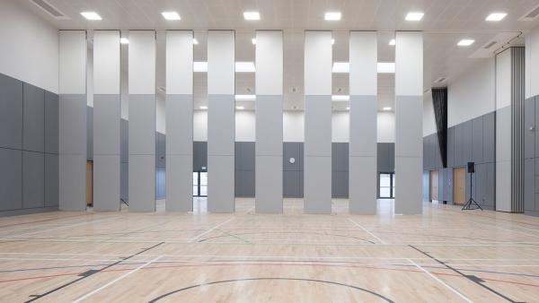Panneaux de mur acoustiques mobiles cloisons coulissantes insonorisées optimiser les environnements de bureau et d'hôtel