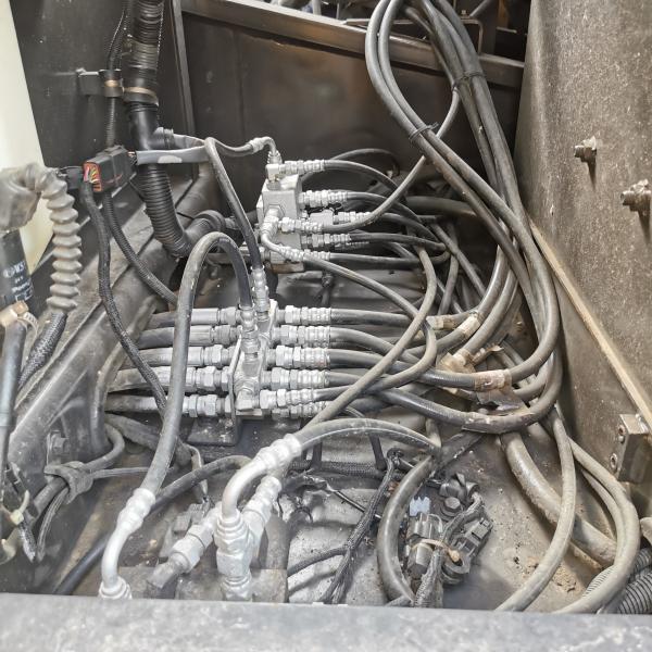 Korea Made Crawler Original Used Volvo EC210 EC210D Excavator in Good Condition 2022