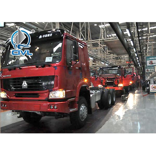 Sinotruk Fire Fighting Vehicles 4600mm wheelbase Red Flame On Road 6X4 / 4X2