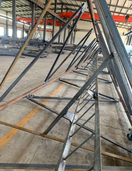 Customizable 3 Leg Lattice Telecommunication Tower For High Altitude Signal Transmission