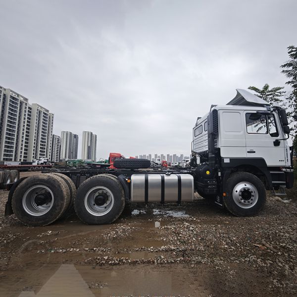 Shacman F3000 6X4 430HP Long Haul Tractor Truck Euro II High Roof Sleeper for Cross Country Logistics