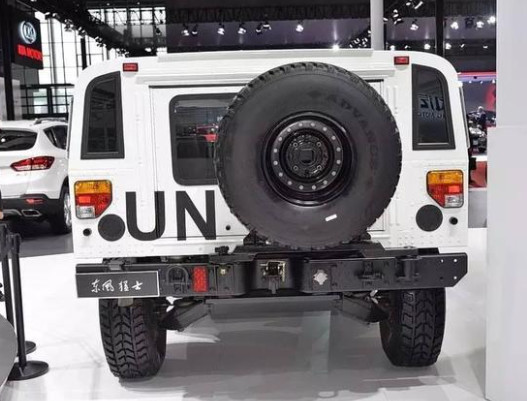 Агильная амфибийная военная бронированная машина радиус поворота 750 мм Высота препятствия 380 мм