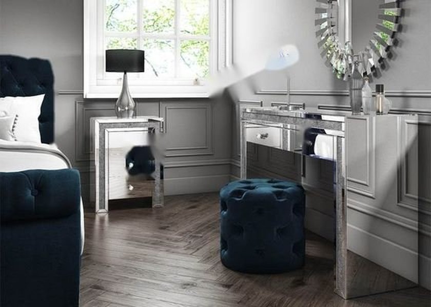 Elegant Design Mirrored Side Table with Crushed Diamond Silver Mirror and Decorative CRU-Clocks