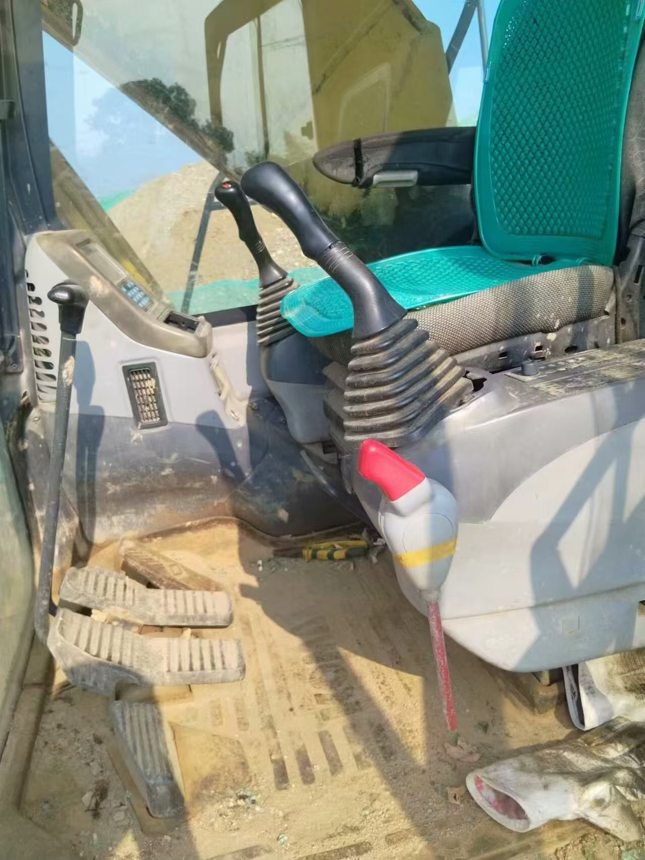 Эксплуатационный экскаватор Komatsu 220-7, экскаватор, произведенный в Японии
