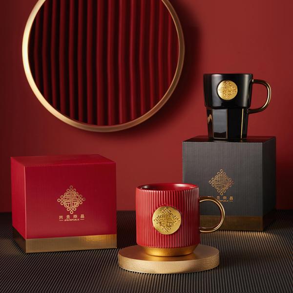 Customized Gold Handle Mugs With Gold Nameplate In Durable Earthenware / Stoneware / Porcelain