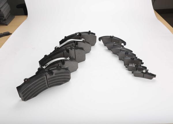 Benz Ceramic Brake Pads Removal Of Friction Debris For European Mark