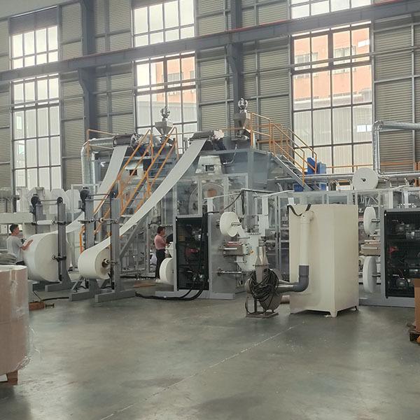 Machines de fabrication de couches pour adultes à fonctionnement entièrement automatique avec machine à emballer