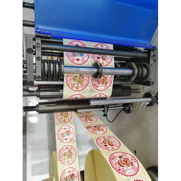 Máquina de corte de etiquetas SR-350FZ/SR-450FZ para corte preciso de materiales con sistema totalmente servoasistido