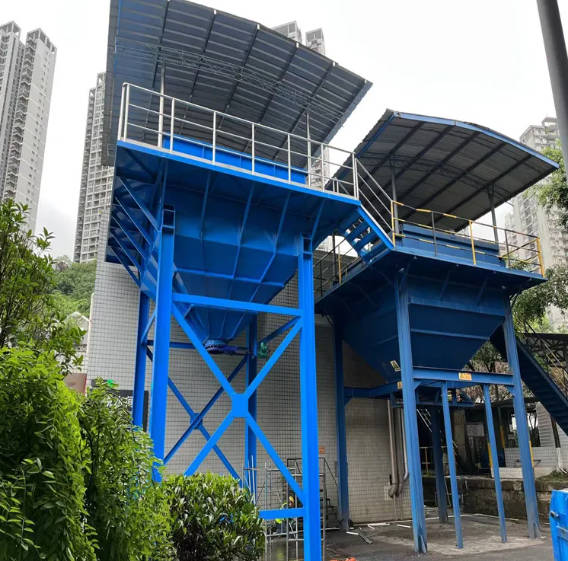 Electric And Pneumatic Cake Storage Hopper For Sewage Treatment