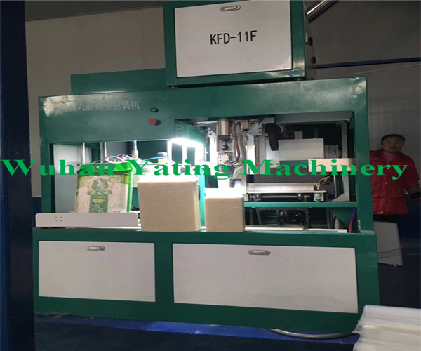 Семи автоматическая машина упаковки риса для бортовой сумки запечатывания 2 и сумки кирпича