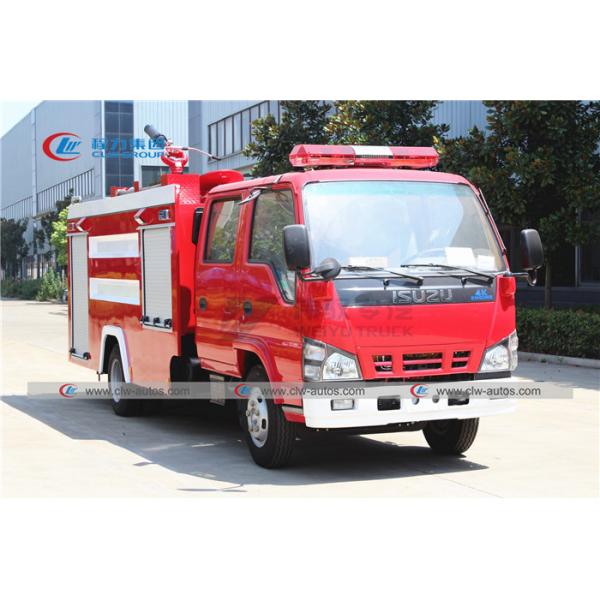 Camion de pompier d'ISUZU 600P 3T avec le réservoir de l'eau et de mousse