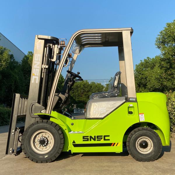 Side Shifter 2.5ton Diesel Caretilla Autoelevadora Diesel Engie Forklift Easy Maneuverability