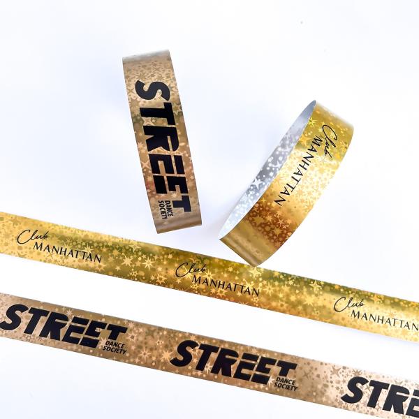 Des bracelets holographiques personnalisés jetables avec logo imprimé pour la promotion de la marque