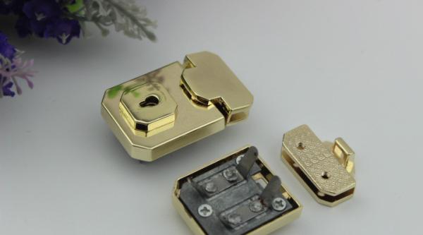 Wholesale zinc alloy hardware accessories shiny gold metal purse turn lock for leather wallets
