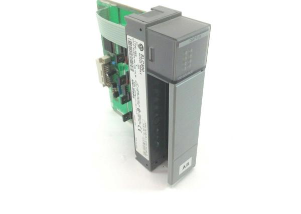 Allen-Bradley 1746-OB8, module de sortie de C.C de SLC 500 Digital, 10-50 volts de source de C.C