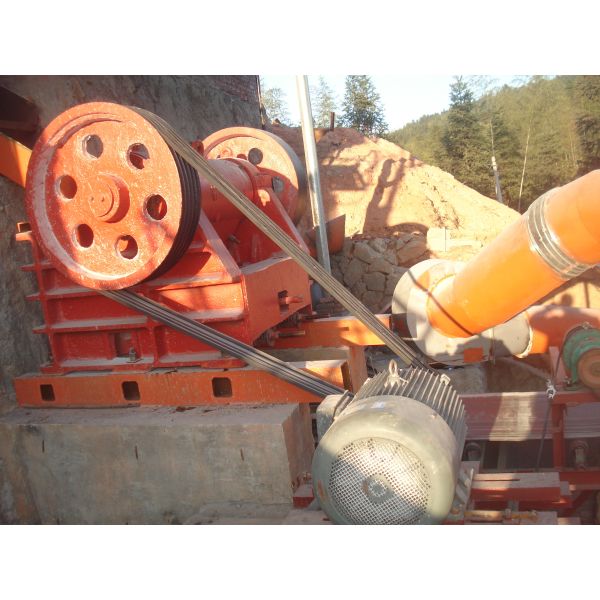 Industrial Crusher with 100 Boxes Per Hour Crushing Capacity, High Manganese Steel Liner, and ≤25mm Discharging Size