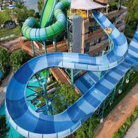 Chine Fabrication sur mesure Grand équipement de jeux aquatiques commerciaux en plein air Parc de jeux pour enfants Toboggan aquatique Boomerang