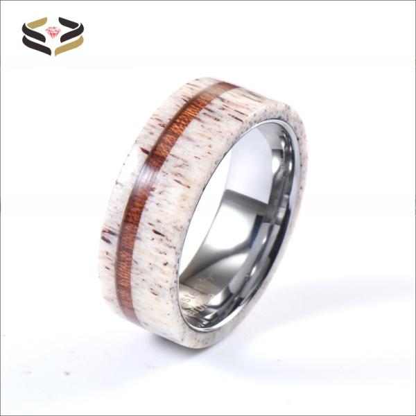 L'anneau de mariage géométrique 8mm avec bois Koa L'anneau de mariage en tungstène pour homme Cadeau idéal pour les occasions spéciales