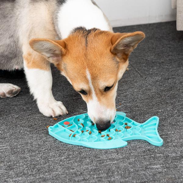 Soft Silicone Pet Supplies Customized Fish Shape Dogs Licking Plates OEM / ODM