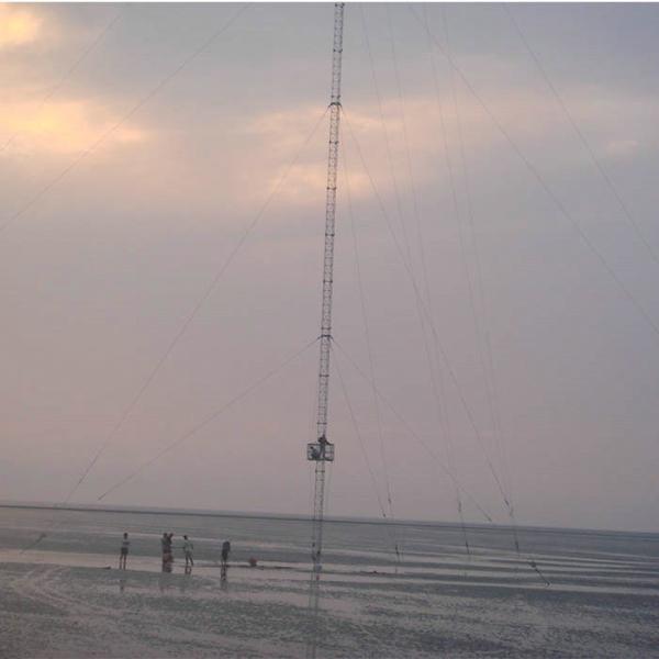 Tubular Hot Dip Galvanized 40m Guyed Wire Tower Customizable Steel Structure