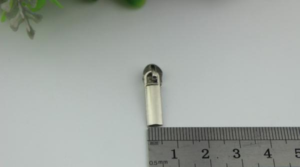 Factory direct sale zinc alloy nylon zipper teeth 3# handbag gold zipper puller design