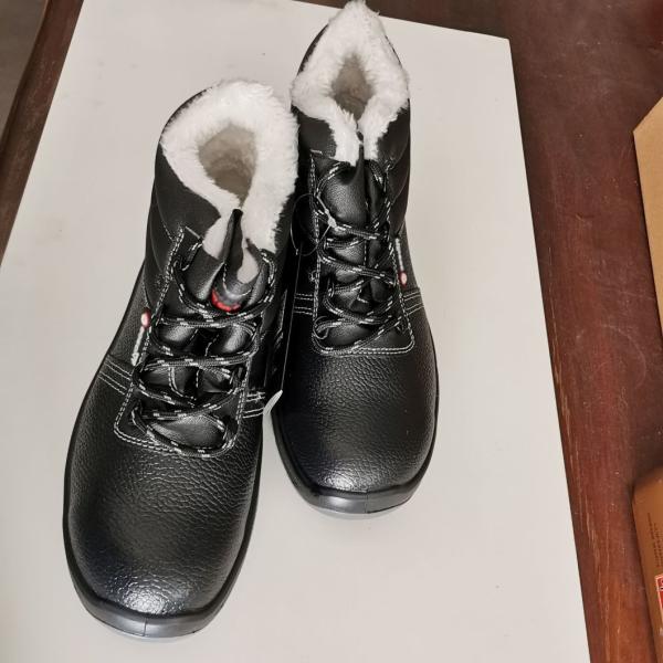Labor Protection Shoes with Anti Piercing Steel Toe Cap and Comfortable Ventilation