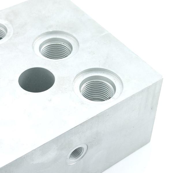 Parte de usinagem de precisão padrão ANSI OEM Blocos hidráulicos especiais /-0,05 mm Tolerância