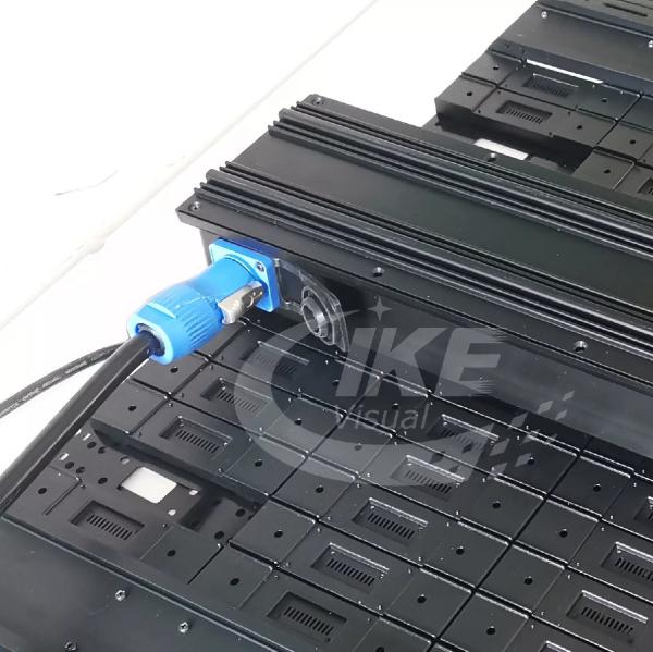 Custom IP43 Curved LED Display Screen SMD 2020 P4 Indoor LED Screen
