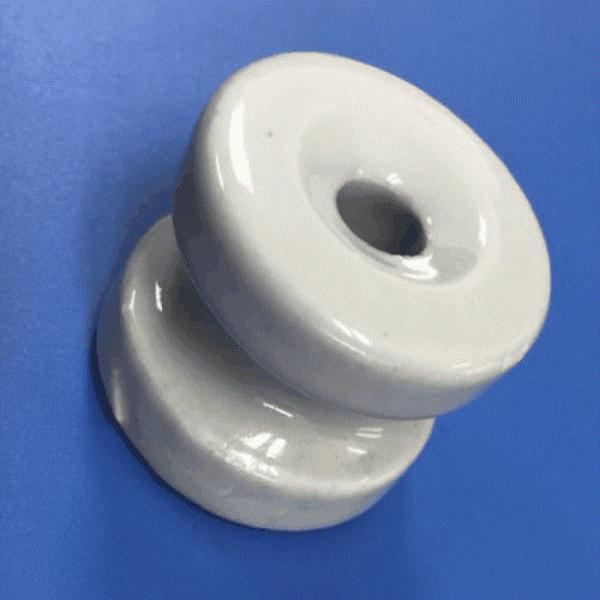 изолятор загородки донута фарфора загородки высоты отверстия 38mm 10mm электрический