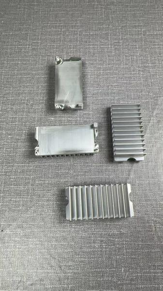 Pièces d'extrusion d'aluminium personnalisées pour dissipateur thermique anodisé à usage industriel
