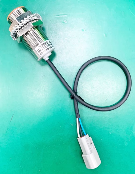 Sensor de interruptor de proximidad J7-D10B1/DC con rosca M18 × 1 y distancia de detección de 10 mm para detección sin contacto