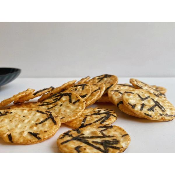 Торты риса зерна шутих риса морской водоросли вкуса пиццы очень вкусные здоровые все