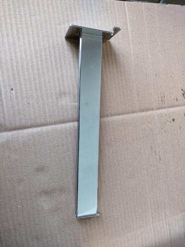 Accesorios de montaje de la tienda universal de Chrome para una fácil integración con paneles de pared plana estándar