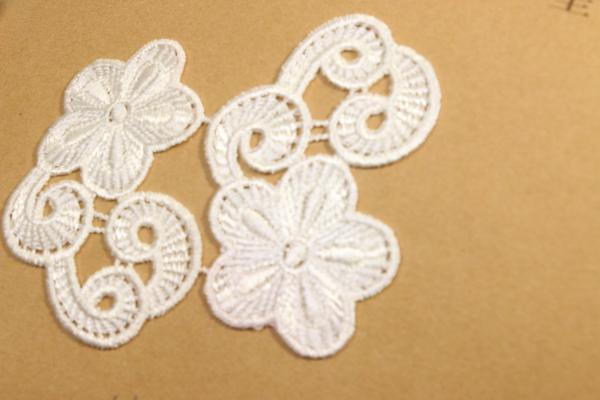 OEM 3d Lace Applique , Skinfriendly Ivory Lace Applique Multiapplication