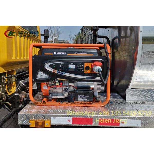 Dongfeng 4x2 6 roule le camion de distributeur du bitume 5000L