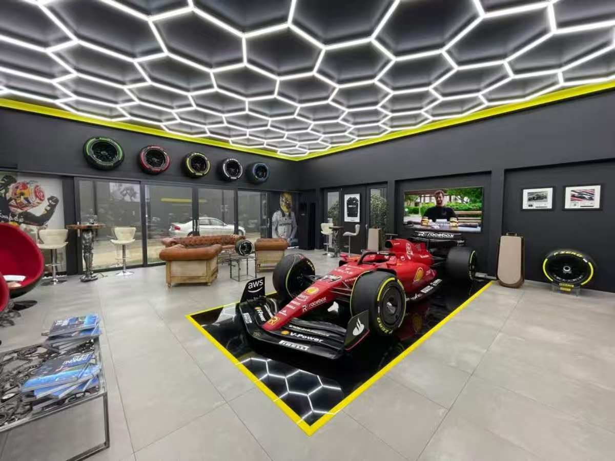 Life Size High-Strength Fiberglass Racing Car Sculpture with Dynamic Aerodynamic Design