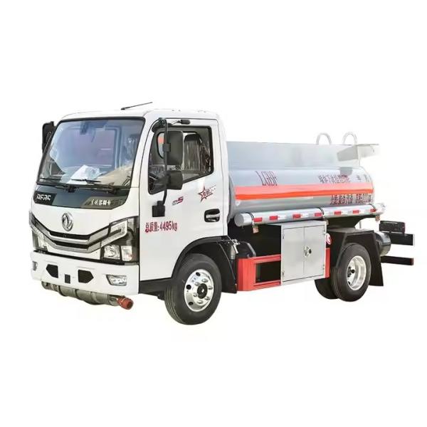 Compact Diesel Oil Transport Truck With Euro 6 Emission Standard