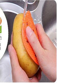 TPR Soft Bristles Kitchen Cleaning Tools Fruit Vegetable Brushes 12 * 10cm
