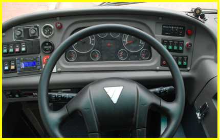 118kW 200L Xinfa Airport Equipment Apron Bus With Aluminum Apron