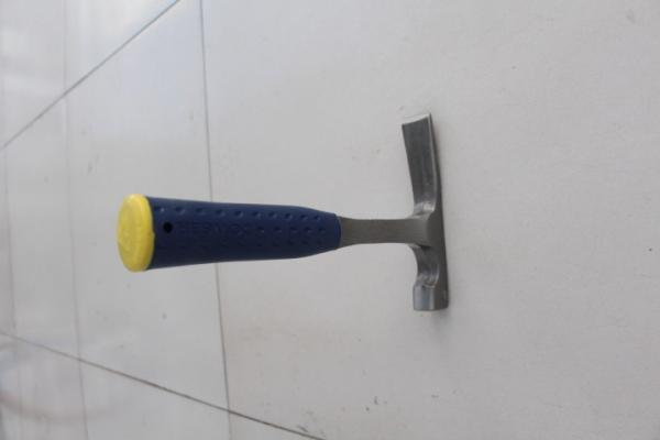 Blue Carbon Steel Rock Splitting Hammer With Forged Integrated Head And Shaft