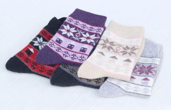 Promotional christmas patterned design high quality winter thick cotton socks for women
