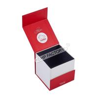 Boîte cadeau en carton rigide avec revêtement d'emboutissage en papier plastique lisse et durable