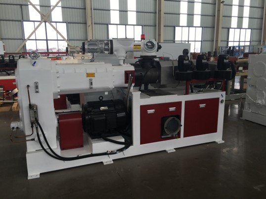 Extruding Equipment for WPC Door Panel Production Line Unapplicable Screw L/D Ratio