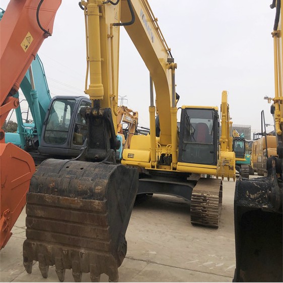 Komatsu PC 220-6 en buenas condiciones con piezas de Japón Modelo 2020 y potencia de 118 kW