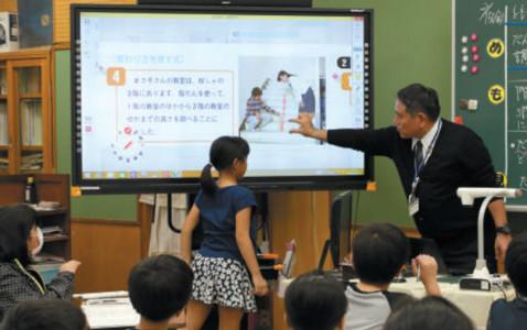 Nouveau produit de conception : écran tactile 4K 65 75 85 96 110 pouces, logiciel multilingue, tableau blanc interactif Android LCD Smart Board pour partenaire de distribution