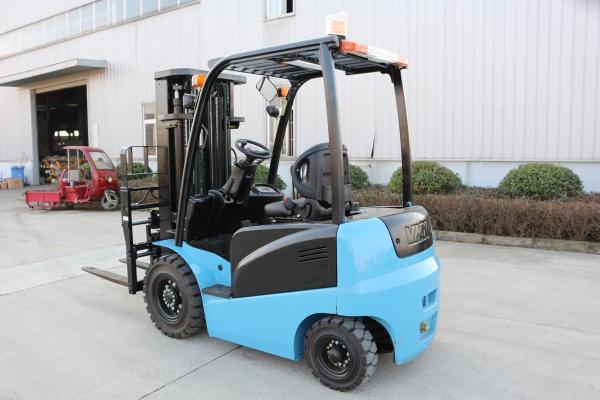 Four Wheel 2500KG Electric Pallet Jack Forklift For Goods Handling