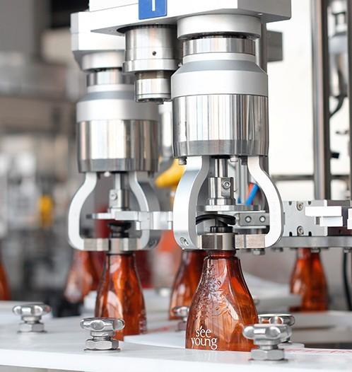 Huituo Automatic Rotary PET And Glass Capping Machine With Cap Unscrambler