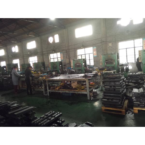 резиновые пусковые площадки следа 260бк/болт - на следах экскаватора конструкции стальных