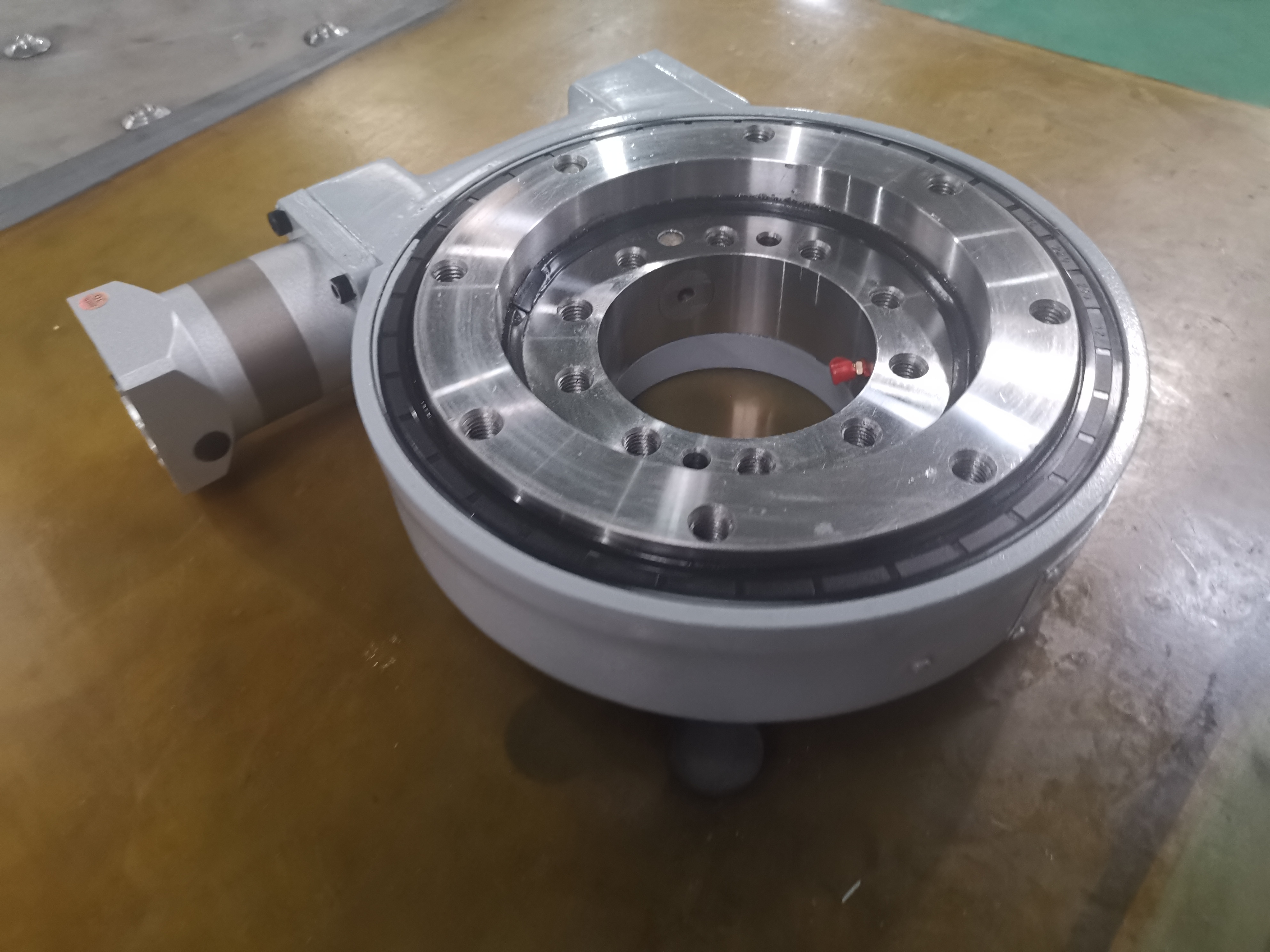 SE5 Dual Axis Solar Tracking System Application 1500 Nm Heavy Duty Reducer 42crmo Slewing Drive with Planetary Gearbox Motor